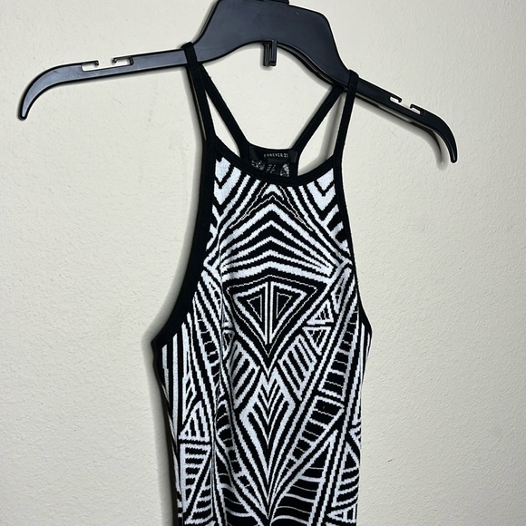Black & White Geometric Print Dress - Picture 2 of 5